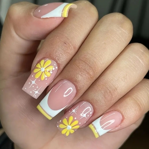 24 Pieces Fake press on nails - Picture 1 of 5